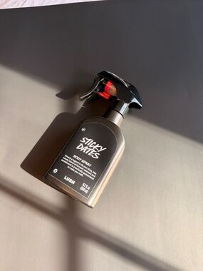 Lush Sticky Dates Body Spray - Black and Red Trigger